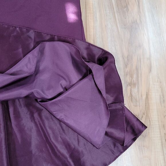 🔹️David's Bridal Plum Satin Skirt Size 4 - Picture 7 of 9